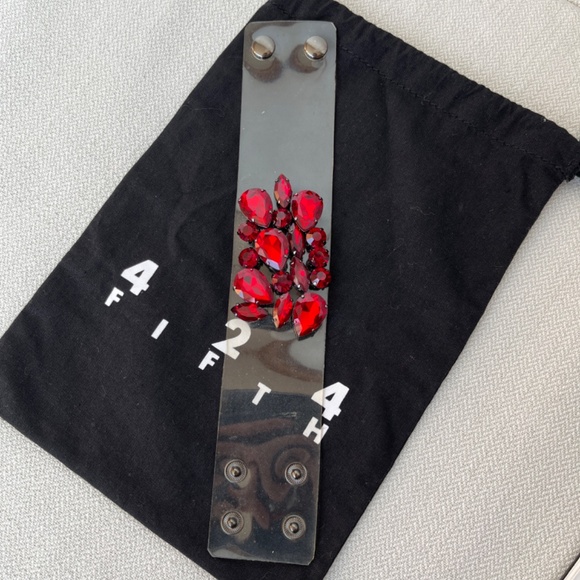 Cuff bracelet in faux red 'stones' and clear plastic. - Picture 4 of 15